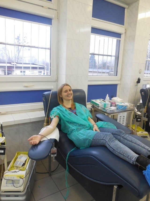 Warto pomagać - mówi Martyna Kogut, która we wtorek zgłosiła się do RCKiK w Radomiu i oddała krew.