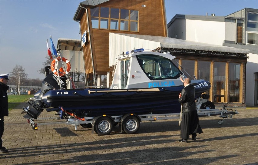 Nowa łódź dla giżyckiej komendy (zdjęcia)
