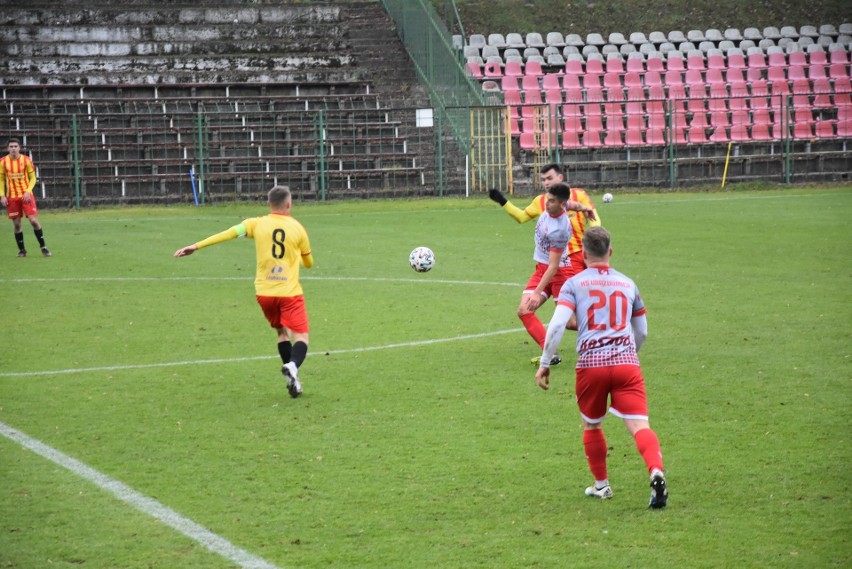 3 liga, gr. IV. KS Wiązownica wygrała wyjazdowy mecz z Koroną II Kielce, mimo że na początku nic na to nie wskazywało [RELACJA, ZDJĘCIA]