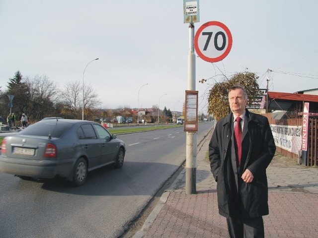 Radny Leszek Pusiarki był inicjatorem zwiększenia dopuszczalnej prędkości na ul. Lwowskiej w Przemyśl (na fot). Kilka tygodni temu limit podniesiono tutaj do 70 km/h. Wpłynęło to na poprawę płynności ruchu.