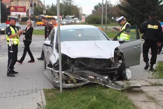 Rozbity fiat bravo sprawcy wypadku.