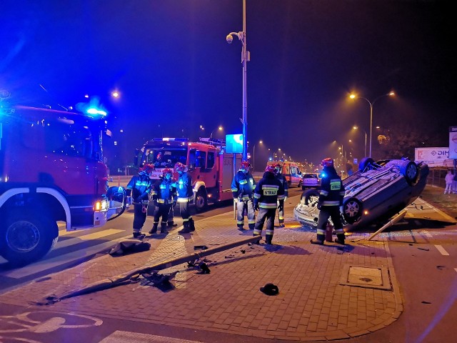 W środę, o godz. 19.45, podlascy strażacy otrzymali sygnał o wypadku drogowym, do którego doszło na skrzyżowaniu ulic Konstytucji 3 Maja w Białymstoku