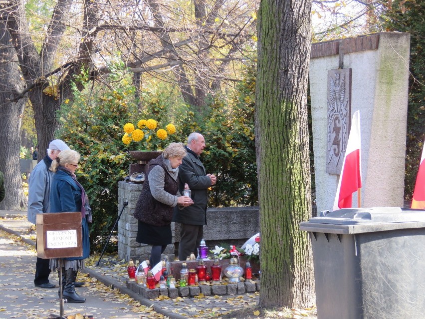 Cmentarze przy Francuskiej i Sienkiewicza w Katowicach: odwiedzamy bliskich, wolontariusze kwestują