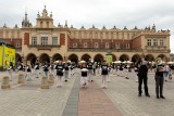 Kraków. Protestowali na rynku przeciwko warunkom życia kurczaków