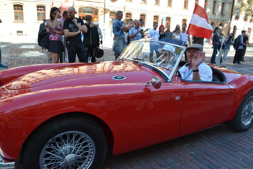 Rajd Pojazdów Zabytkowych w Bielsku-Białej. Konkurs elegancji, że aż dech zapierało [ZDJĘCIA]