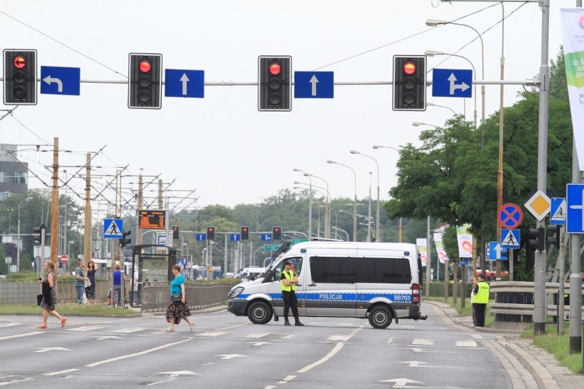 Bomba na Legnickiej. Ulica zamknięta, ewakuacja mieszkańców