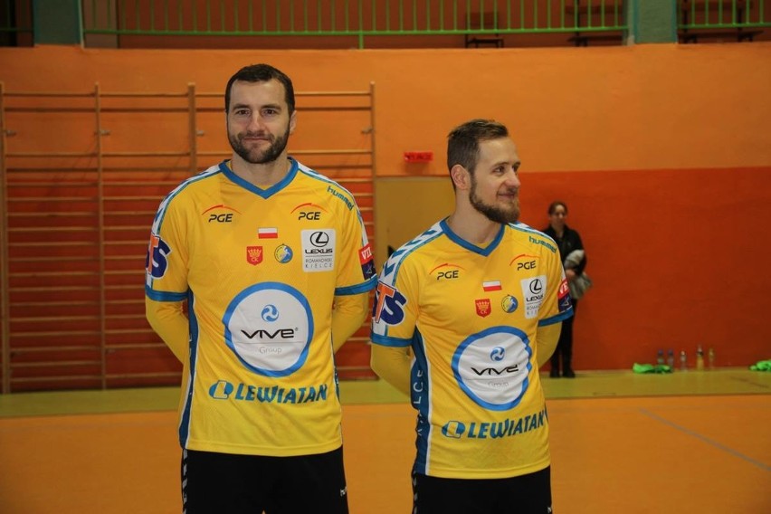 Mistrzowie szczypiorniaka z PGE VIVE i Korona Handball zagrali z dziećmi w Radoszycach [ZDJĘCIA]