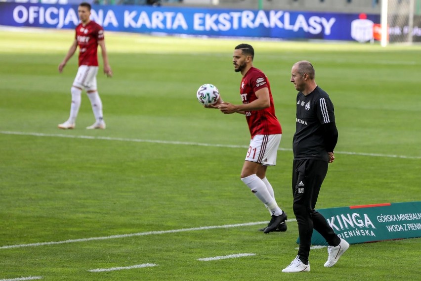 Legia dojechała w przerwie. Dwa gole Pekharta