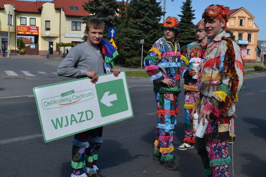 Wilamowskie śmiergusty 2014, czyli leją od samego rana