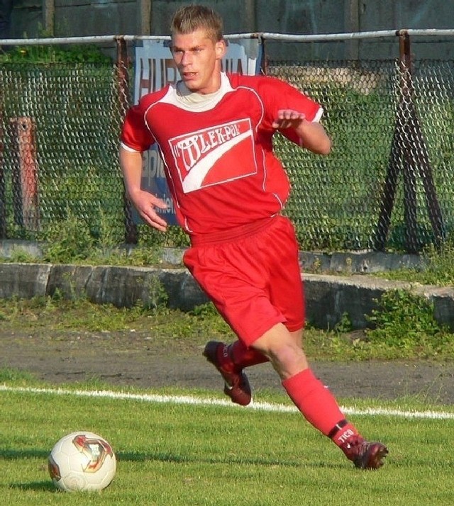 Rolmet-KOS, z Adrianem Pałaszewskim w składzie, zajmuje trzecie miejsce na półmetku kazimierskiej Powiatowej Ligi Piłki Nożnej 2012.