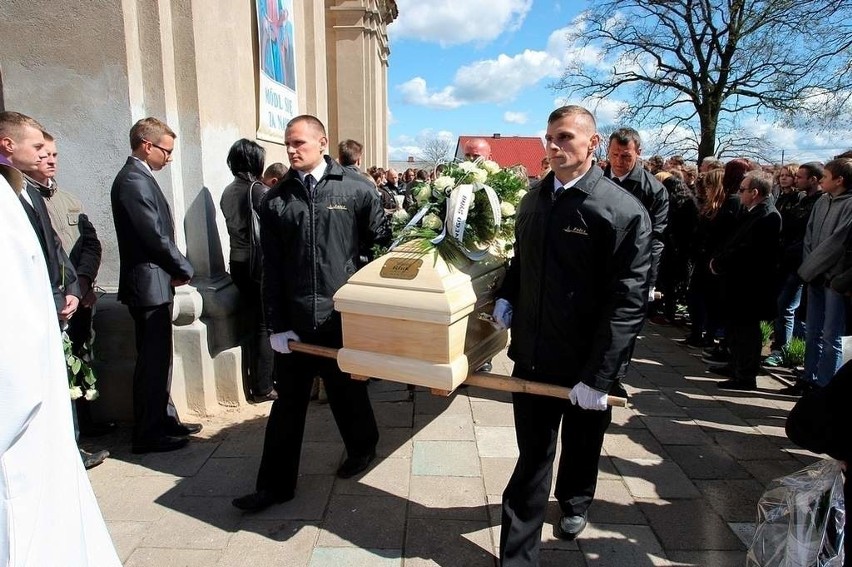 Dzisiaj odbyły się pierwsze pogrzeby ofiar tragicznego...