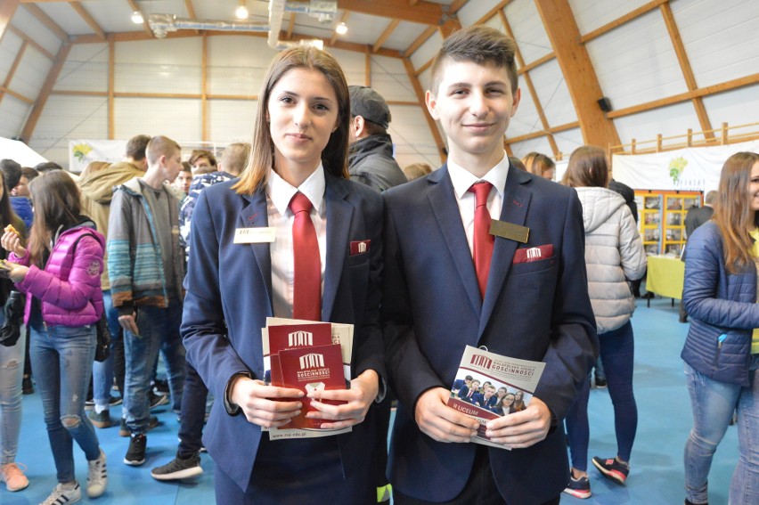 Dekarz po szkole branżowej, budowlaniec po technikum, albo prawnik po „ogólniaku” i studiach? Przed gimnazjalistami ważne wybory