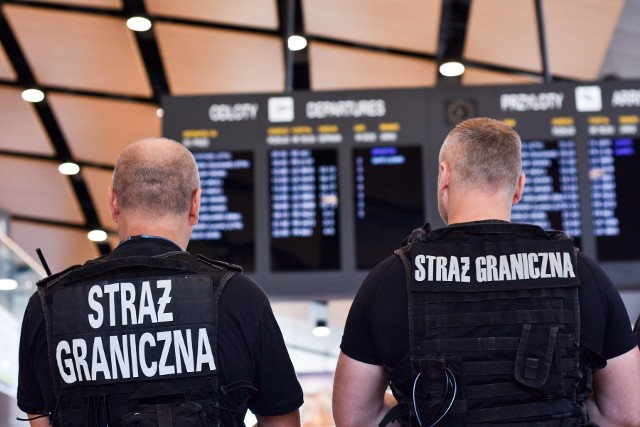 Funkcjonariusze z Zespołu Interwencji Specjalnych BiOSG interweniowali w sprawie mężczyzny awanturującego się na płycie lotniska w Rzeszowie - Jasionce.