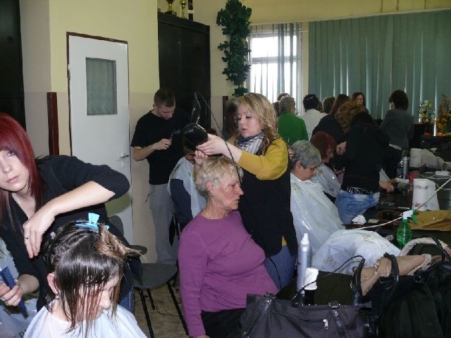 Z darmowych usług fryzjerskich skorzystało około 200 osób, w tym nie tylko mieszkańcy osiedla Ogrody.