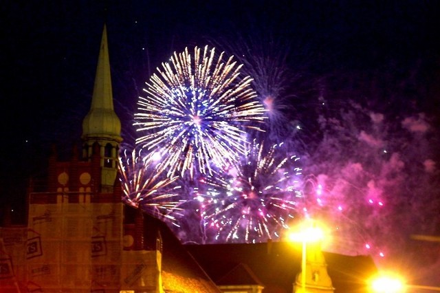 Pyromabic 2013W piątek swoje pokazy wykonały dwie ekipy konkursowe - Storm Artifices z Francji oraz Grom-Zbig z Polski.