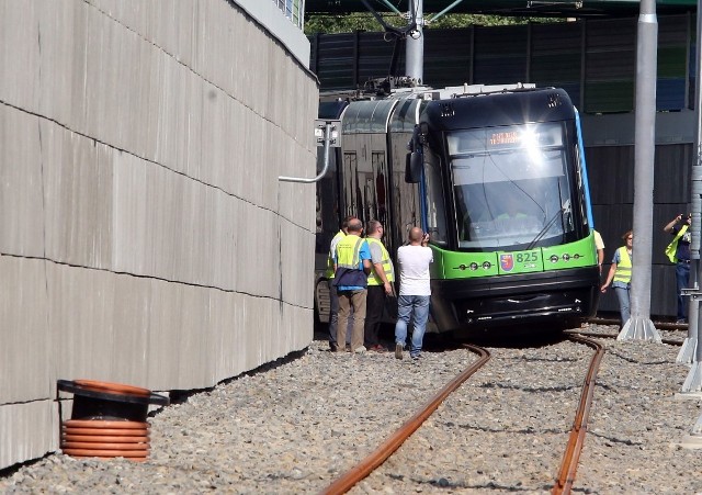 Okazało się, że ten spory przechył tramwaju jest całkiem prawiodłowy