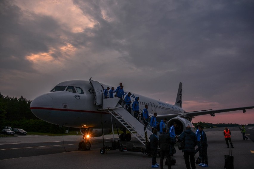 Piłkarska reprezentacja Grecji wylądowała na lotnisku w Gdyni [ZDJĘCIA]