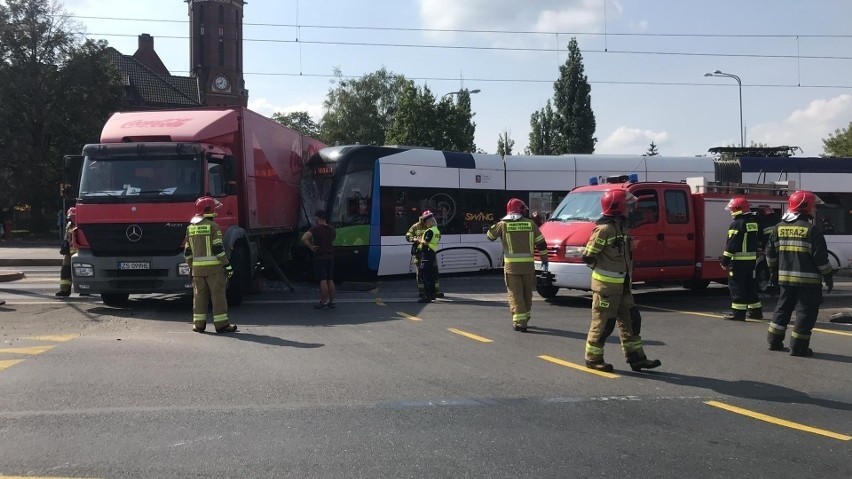 Tramwaj uszkodzony po wypadku na Energetyków. Będzie generalny remont wagonu?