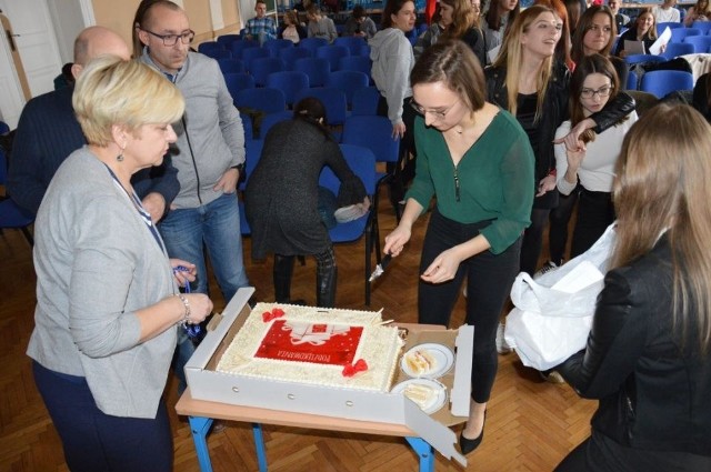 Rada Rodziców ufundowała tort dla uczestników spotkania