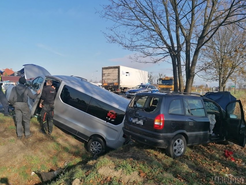 Wypadek na DK 46 w Grabinie. Zderzenie dwóch samochodów, trzy osoby ranne