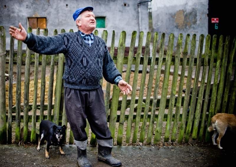 Sołtys Jan Kinal ucieszył się na widok gości. We wsi to...