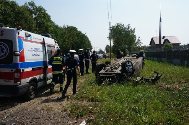 Policyjny radiowóz gnał  za fiatem punto, które jak wynika z nagrania, jechało z prędkością ok. 116 kilometrów na godzinę, Kierowca tego auta wciąż jest poszukiwany przez policję