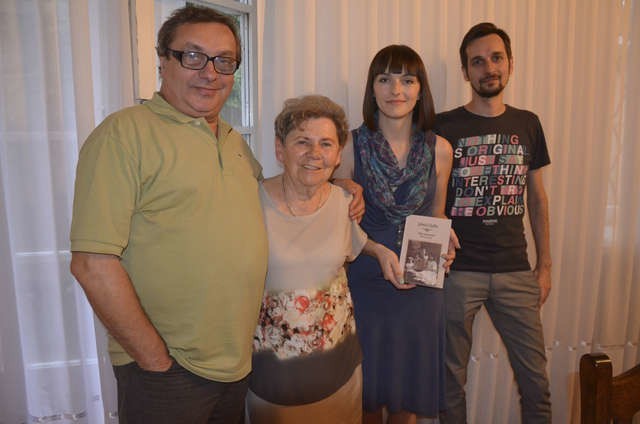 Sylwia Dullin z wydawcą Adamem Marszałkiem i młodymi redaktorami Moniką Sosińską i Szymonem Gumienikiem 