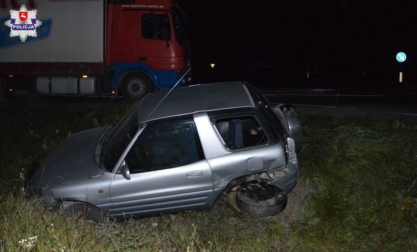 Zderzenie trzech pojazdów w miejscowości Okopy-Kolonia. Jedna osoba z obrażeniami ciała trafiła do szpitala