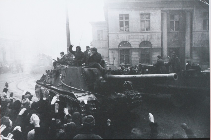 Do Łodzi 19 stycznia 1945 roku wkroczyły wojska radzieckie. Dla łodzian zakończyła się okupacja niemiecka