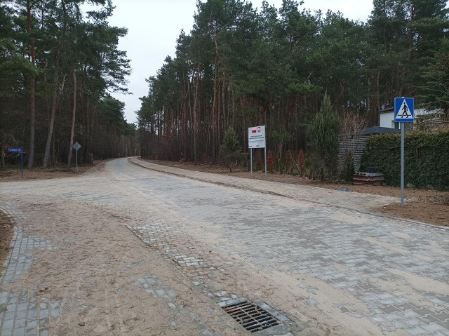 Na Osiedlu Leśnym w Golubiu-Dobrzyniu utwardzono ulicę Sosnową i Kalinową. Powstały też chodniki. Zmieniła się organizacja ruchu, zamiast skrzyżowań różnorzędnych, ulica Sosnowa jest drogą z pierwszeństwem