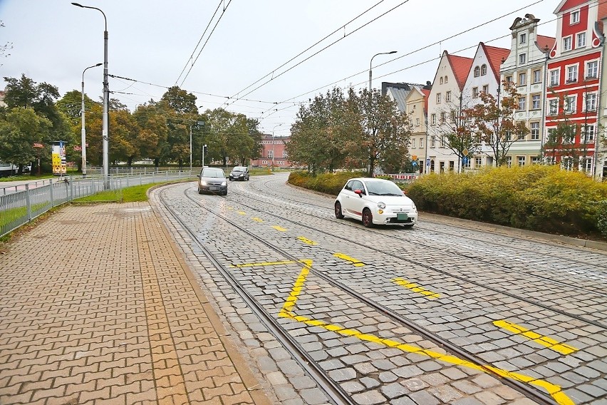 Zakończył się remont torowisk w centrum Wrocławia. Kierowcy nadal jeżdżą "na pamięć"