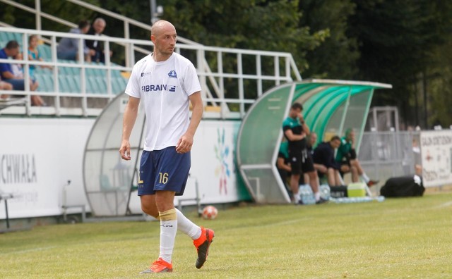 Łukasz Trałka po rozstaniu z Kolejorzem wrócił na Podkarpacie i przygotowywał się do sezonu ze Stalą Rzeszów. Piłkarz zagrał nawet w jednym ze sparingów II-ligowca, ale sam zawodnik chce jeszcze spróbować sił na wyższym poziomie rozgrywkowym.