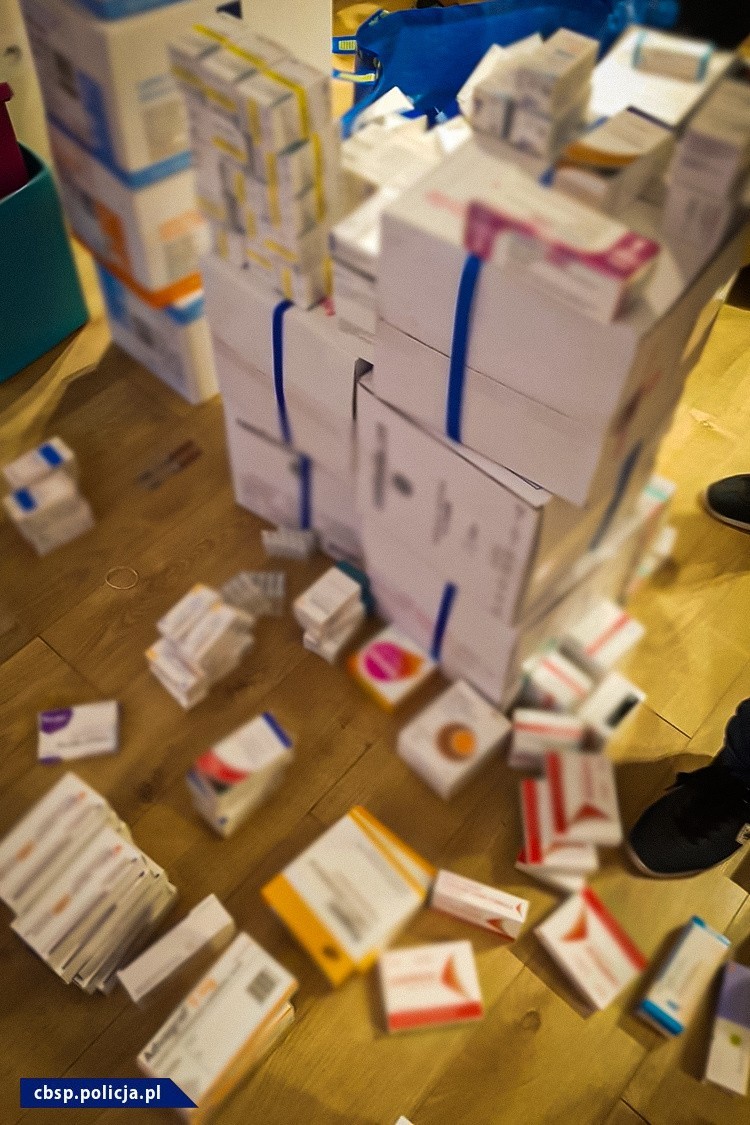 Grupa przestępcza sprzedawała refundowane leki poza granice Polski. Jej członkowie działali też w Małopolsce