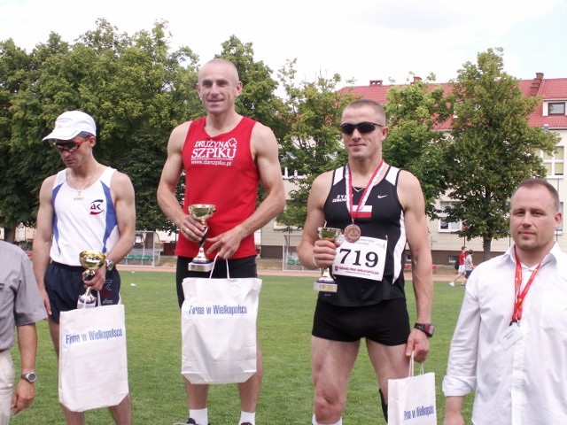 Najszybsi zawodnicy sucholeskiego biegu: Dariusz Szrama, Wojciech Staniszewski oraz Wiesław Daleki