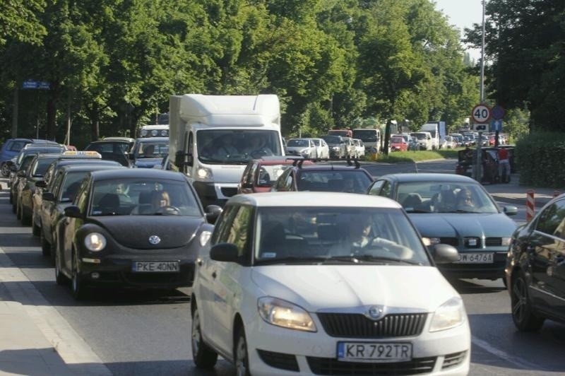 Zamknięty most Zwierzyniecki: Policja pomogła Wielkiej Wyspie. Ale Kochanowskiego w korku