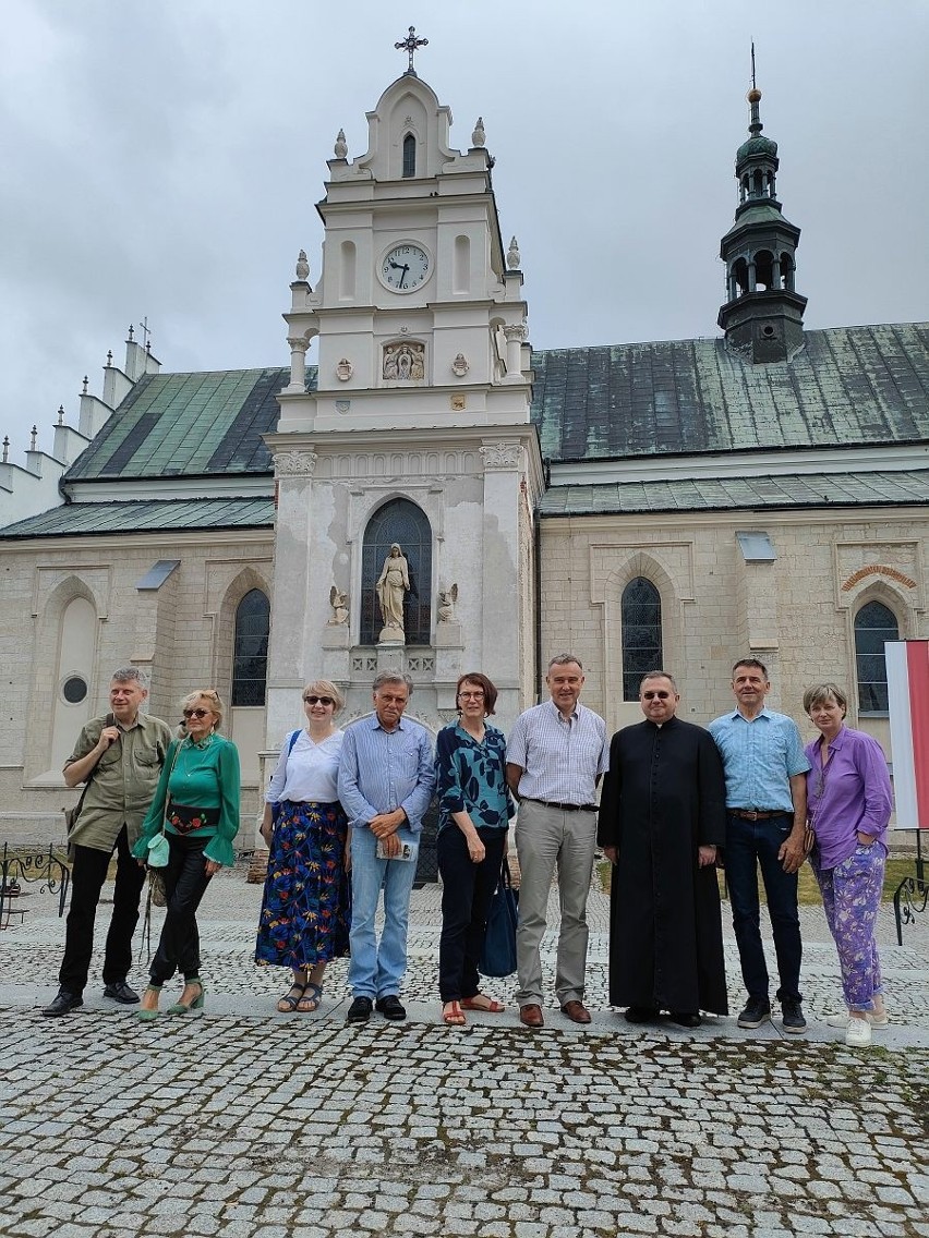 Kraśnik. Po koncercie „Odyssea” Henri Seroka oraz zagraniczni goście zwiedzili miasto. Zobacz zdjęcia