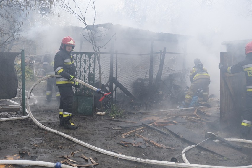 Pożar, który wybuchł w środę (15.03) przy ul. Paderewskiego...