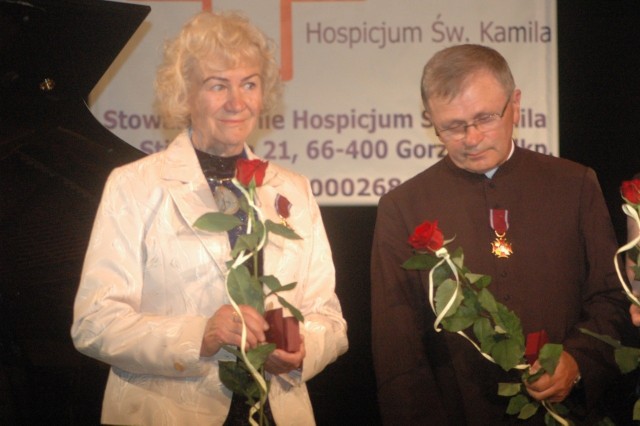 Jadwiga Wiszniewska i ks. Władysław Pawlik otrzymali złoty krzyż zasługi