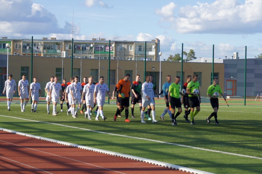 BOSiR-Dąb Barcin - Burza Nowa Wieś Wielka 3 : 0 (1:0)...