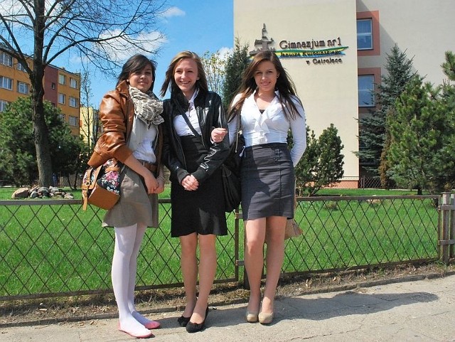 Od lewej: Sabrina Ram, Paulina Szaniawska i Iga Serowiak, uczennice  Gimnazjum nr 1 w Ostrołęce