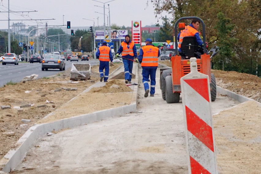 Na Czubach ciągle remont i utrudnienia dla pieszych. Kiedy skończą?