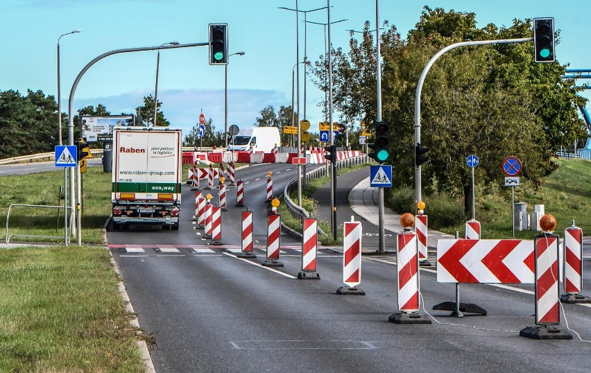 Od 19 września ruch prowadzony jest dwukierunkowo sąsiednim...