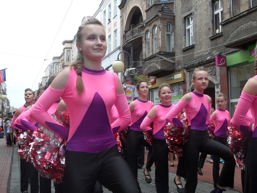 Parada ulicą Wolności w Chorzowie