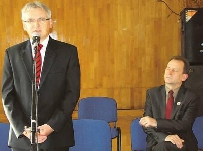 Józef Gawron (z prawej) to kandydat PiS na stanowisko burmistrza Proszowic i radnego powiatowego. Włodzimierz Bernacki wystartuje w wyborach do sejmiku wojewódzkiego. Fot. Aleksander Gąciarz