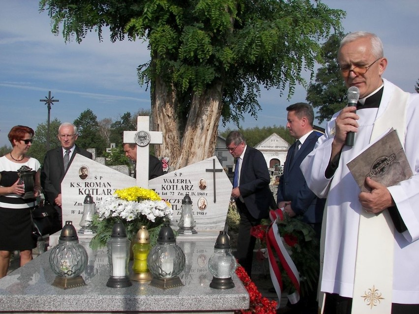 Uroczyście obchodzili 40 rocznicę śmierci księdza Romana Kotlarza w Koniemłotach