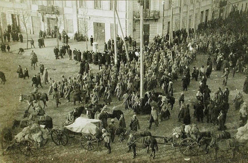 1914 , Wlot ul. Warszawskiej do Rynku. Źródło:...