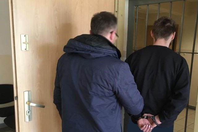 Policjanci z Zawadzkiego zatrzymali włamywaczy i odzyskali skradzione fanty.