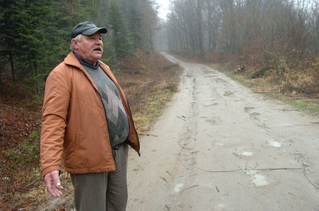 - Czasem tędy nie da się w ogóle przejechać &#8211; mówi Tadeusz Piotrowski, mieszkaniec wsi Dębowa, pow. dębicki.