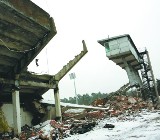 Stadion miejski: rozbierają trybuny, stawiają kontenery