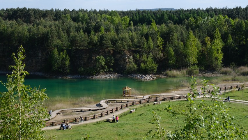 Lazurowa piękna woda i wysokie klify czekają na nas w Parku...